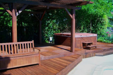 Large traditional backyard deck in Atlanta with a pergola.