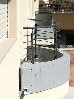 Sicurezza: ringhiera non perpendicolare balconcino tondo