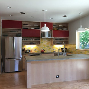 Modern kitchen designs - Inspiration for a modern kitchen remodel in Chicago