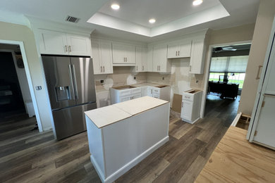 Kitchen photo in Jacksonville