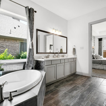 Dallas, Texas | Gateway Parks - Classic Yale Owner's Bathroom