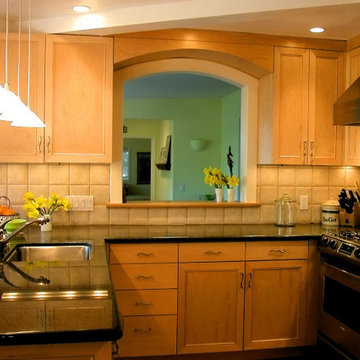 Pass-through to Dining Room