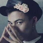 Yves Eve's photo