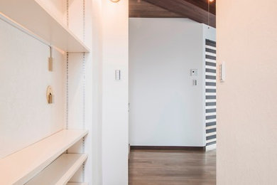 Inspiration for a modern entryway in Tokyo with plywood floors and brown floor.