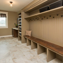 log cabin -  mudroom