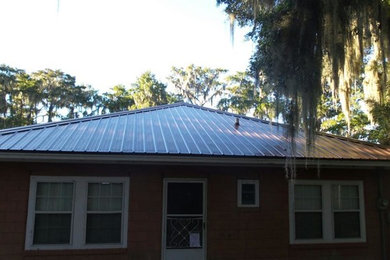 Traditional exterior home idea in Jacksonville