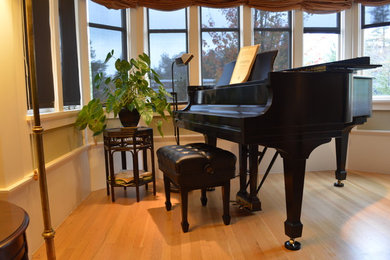 Inspiration for a transitional living room remodel in San Francisco
