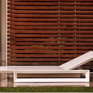 Frame Chaise Lounge