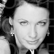 Claire-Louise Essex-Crosbys foto