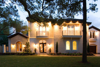 Inspiration for a transitional home design remodel in Houston