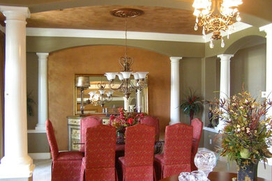 Mid-sized elegant kitchen/dining room combo photo in Houston