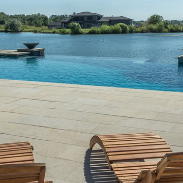 Contempory Lakeside Home