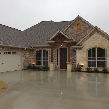 Traditional Custom Home Brings Elegance Into Small Space