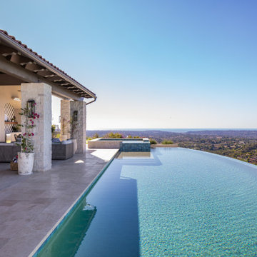 Seamless Indoor-Outdoor Living: A Home Designed for Entertaining and Privacy