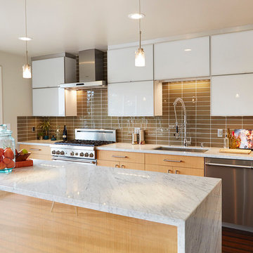 Cararra Kitchen with Glass Backsplash