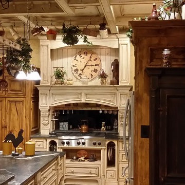 ENGLISH COUNTRY KITCHEN