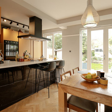 Handleless Kitchen with Black Profile | Barnet | Inspired Elements
