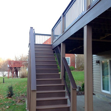 AZEK Deck with Timbertech Builderrail and Genovations Brownstone post wraps