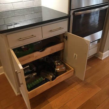 Modern Kitchen Remodel Done With New Portable Kitchen Island
