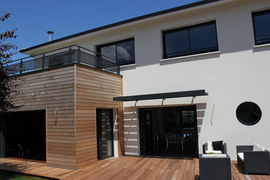 Inspiration pour une façade de maison design.