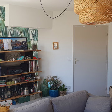 Un salon repensé avec un mur d'accent