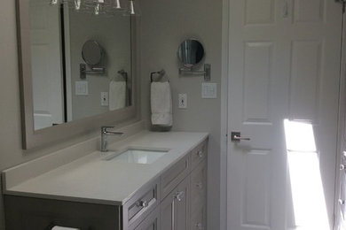 Example of a trendy bathroom design in Toronto