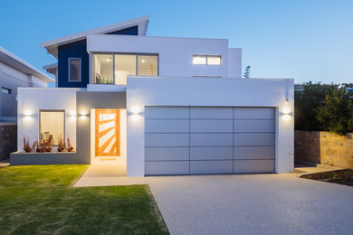 Photo of a mid-sized contemporary exterior in Perth.
