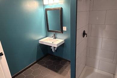 Bathroom photo in Chicago