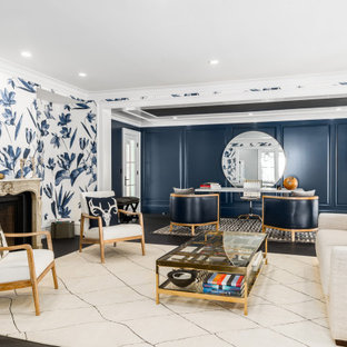 Foto de despacho tradicional renovado con paredes azules, suelo de madera oscura, chimenea tradicional y escritorio independiente