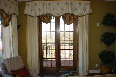 Inspiration for a transitional home design remodel in Orlando