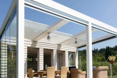 Abril 2022 Gandía, Valencia, Comunidad Valenciana Pérgola bioclimática retráctil