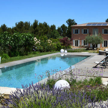 Transformation, rénovation et agrandissement d’une piscine contemporaine