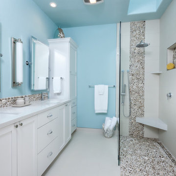 Walk-In Shower w/ Linear Drain
