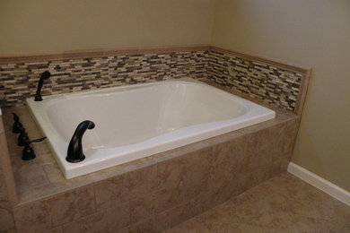 Example of a classic bathroom design in Raleigh