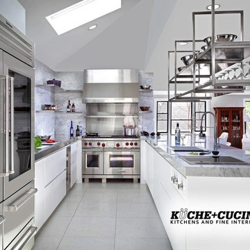 Restaurant Style Clean & Modern Kitchen