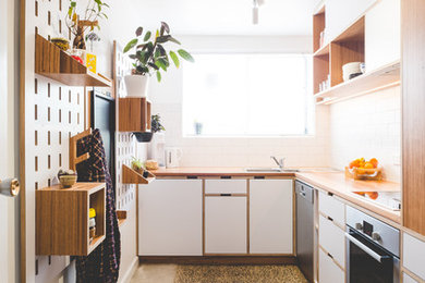 Midcentury kitchen in Melbourne.