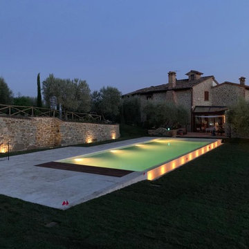 Piscina a sfioro in Travertino - Panicale