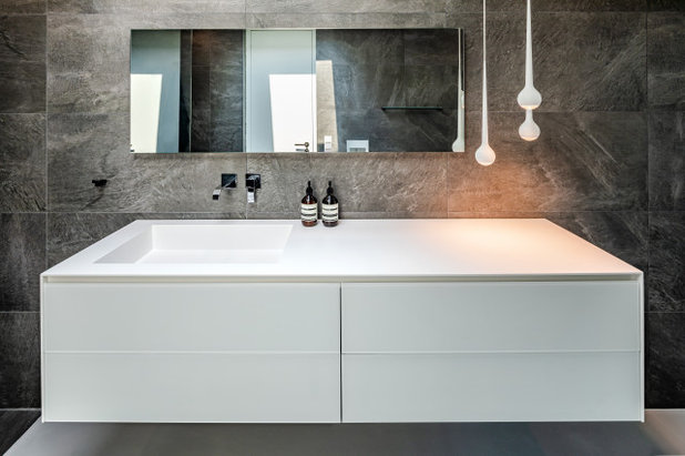 Modern Badezimmer by ONE!CONTACT-Planungsbüro GmbH