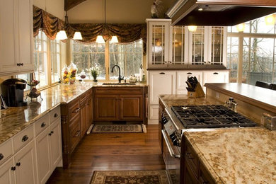 Example of a classic kitchen design in New York
