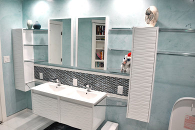 Example of a bathroom design in Sacramento