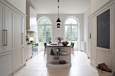 Design ideas for a transitional kitchen in Nantes.