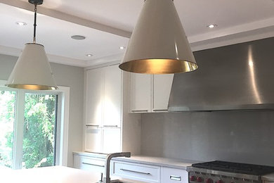 Example of a minimalist kitchen design in Toronto