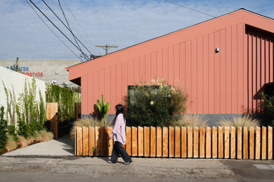 Inspiration for a mid-century modern home design remodel in Los Angeles