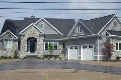 Traditional exterior home idea in Detroit