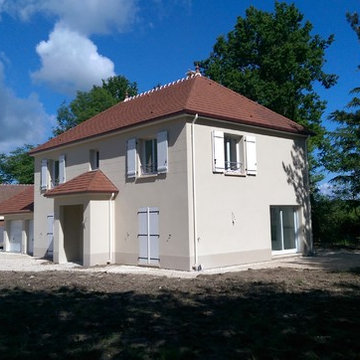 Façade avant et terrain