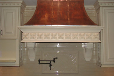 Example of a classic kitchen design in Philadelphia