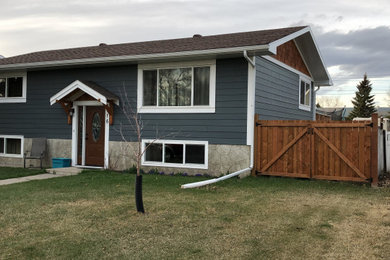 Example of an exterior home design in Calgary