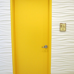 Свежая идея для дизайна: маленькая прихожая в стиле модернизм - отличное фото интерьера