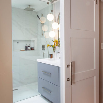 Relaxing Modern Bathroom