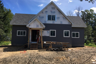 Example of a mid-sized beach style home design design in Detroit